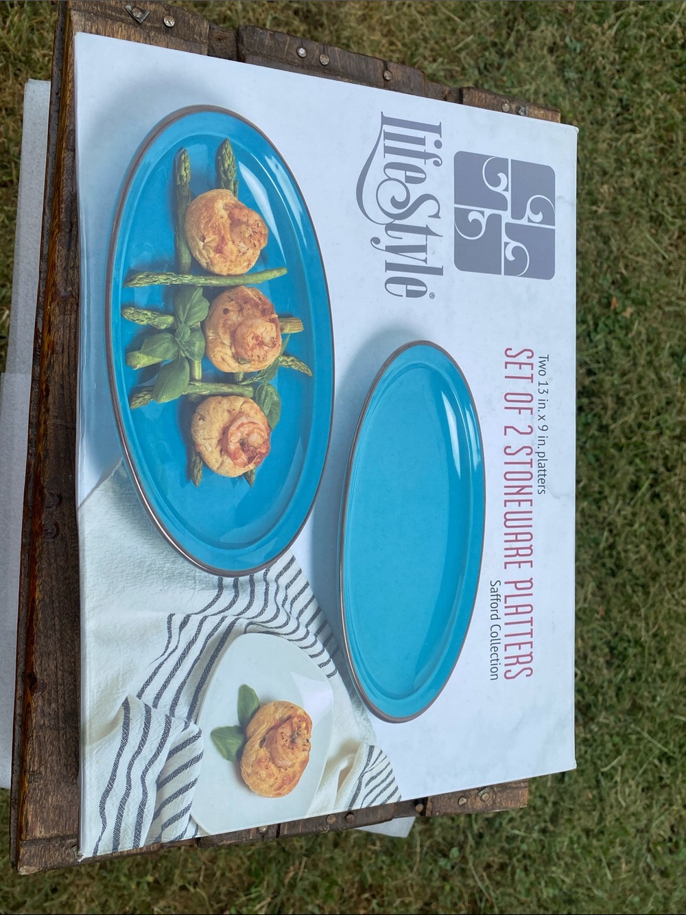 Lifestyle Safford Collection Set of 2 Vibrant Turquoise Oval Stoneware Platters